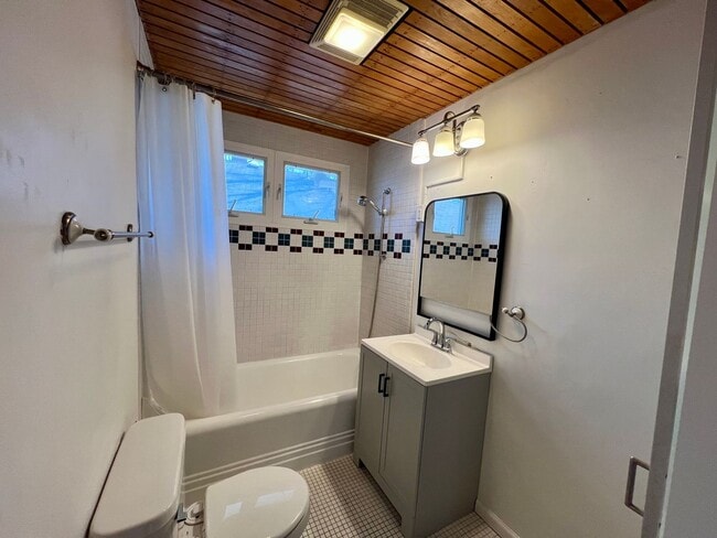 Building Photo - Huge Home Full of Character in the heart of MHK