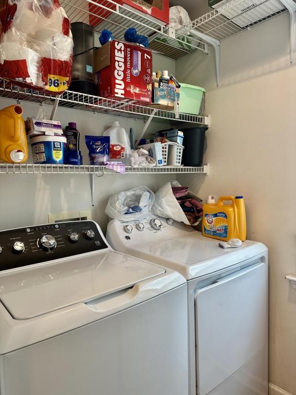 Building Photo - 1913 Thorn Crest Dr