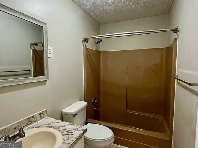 Building Photo - 119 Longview Rd