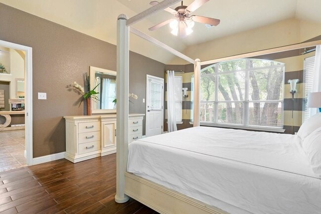 Building Photo - 1442 River Forest Dr