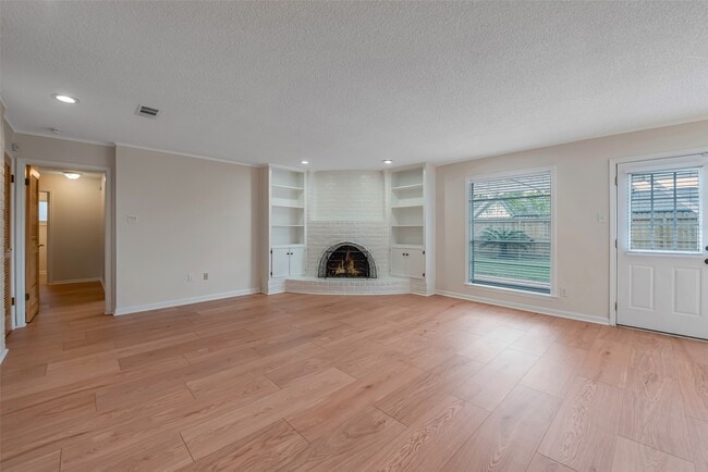 Building Photo - 730 Seamaster Dr