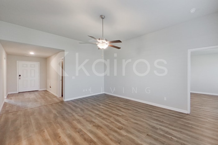 Building Photo - 713 St James Pl