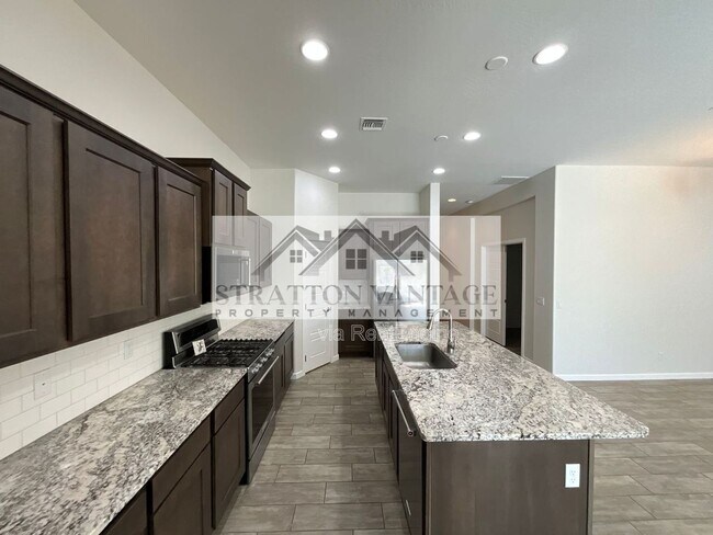 Building Photo - 10155 E Naranja Ave