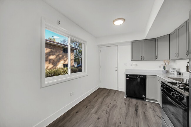 Building Photo - 31 Wellington Ave