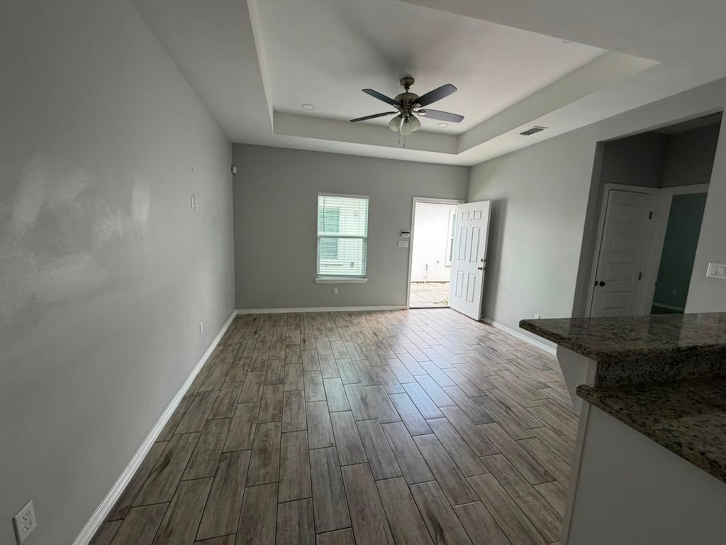 Building Photo - 1403 W Heritage Dr