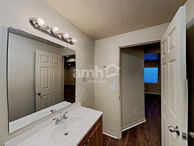 Building Photo - 2129 Revere Way