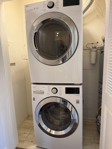 Laundry area - 104 Meadow Park Ln