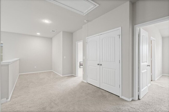 Building Photo - 516 E Slaughter Ln