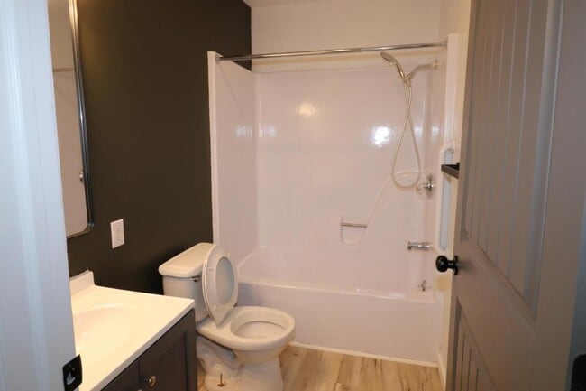 Building Photo - 1221 S Park Ave