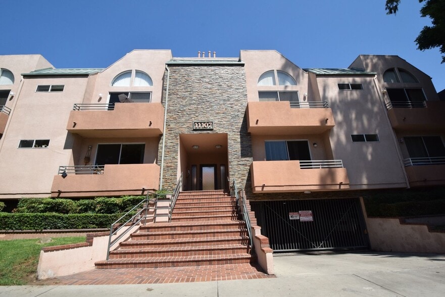 Primary Photo - 11107 La Maida St