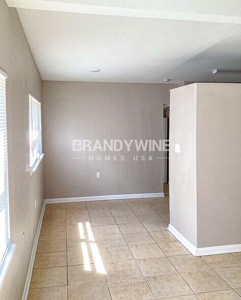 Building Photo - 2016 E Crenshaw St