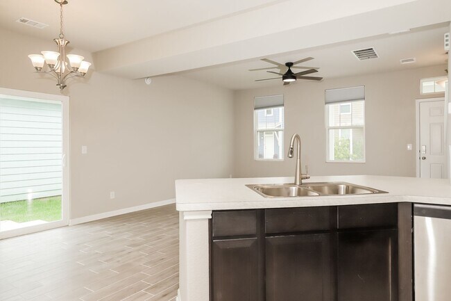 Building Photo - Amazing home ready to move in!