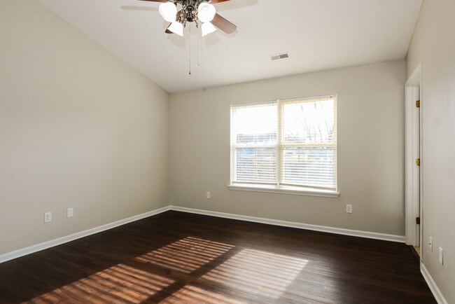 Building Photo - 536 Yorktown Ln