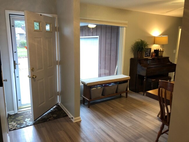 Building Photo - 3629 S Kingsbury Ave