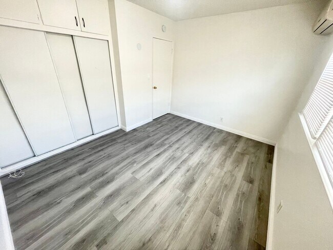 Building Photo - 155 W Norwood Pl