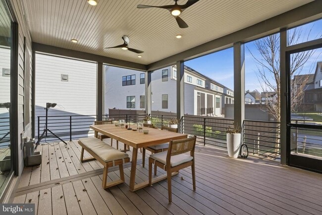 Building Photo - 9725 Lantana Wy