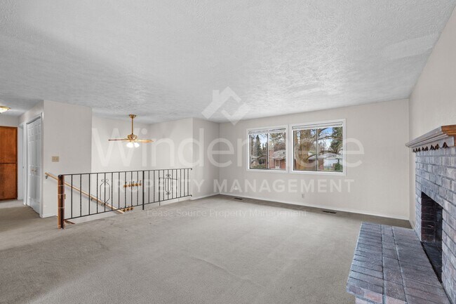 Building Photo - Beautiful Family Home ! Spring Special !! 50% Off first months rent.