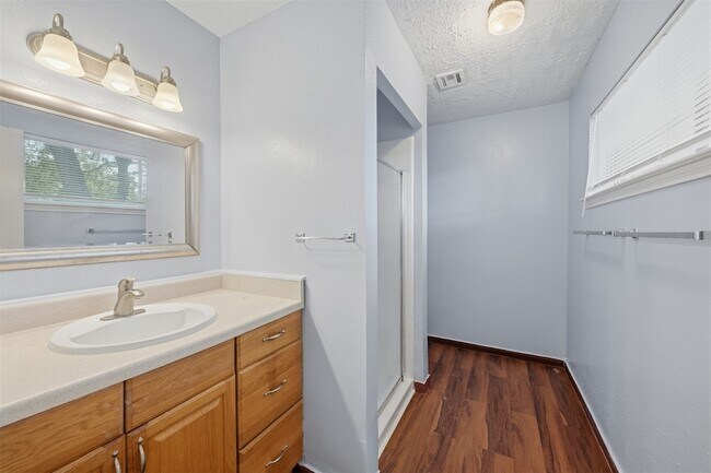 Building Photo - 7015 Pella Dr