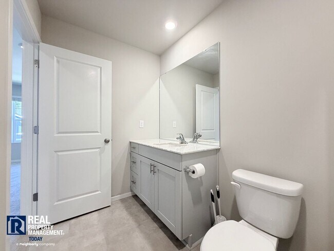 Building Photo - 2216 Trailside Dr NE