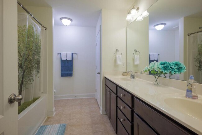 Building Photo - 411 Alamosa Pl