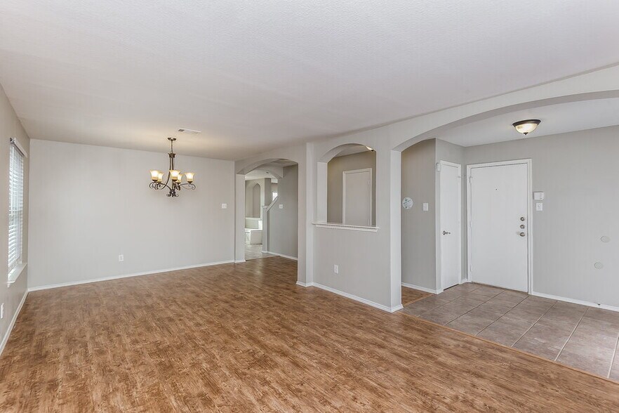 Building Photo - 305 Windy Hill Ln