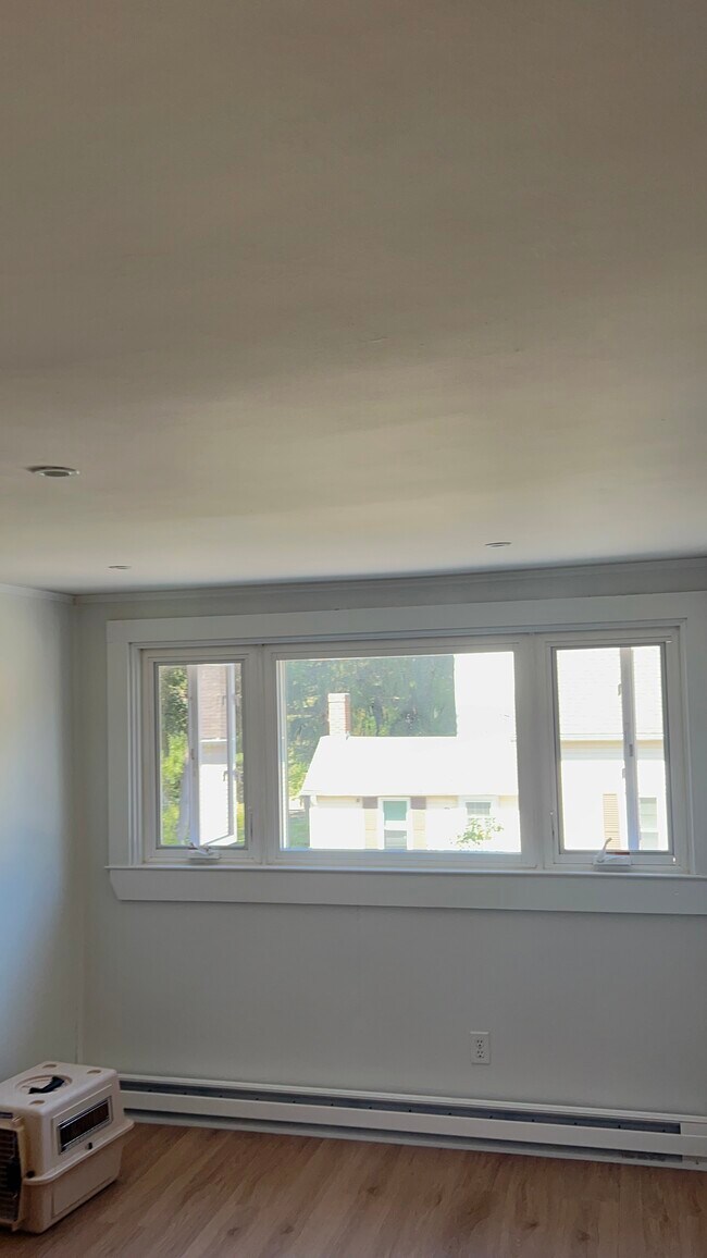 Building Photo - 79 School St