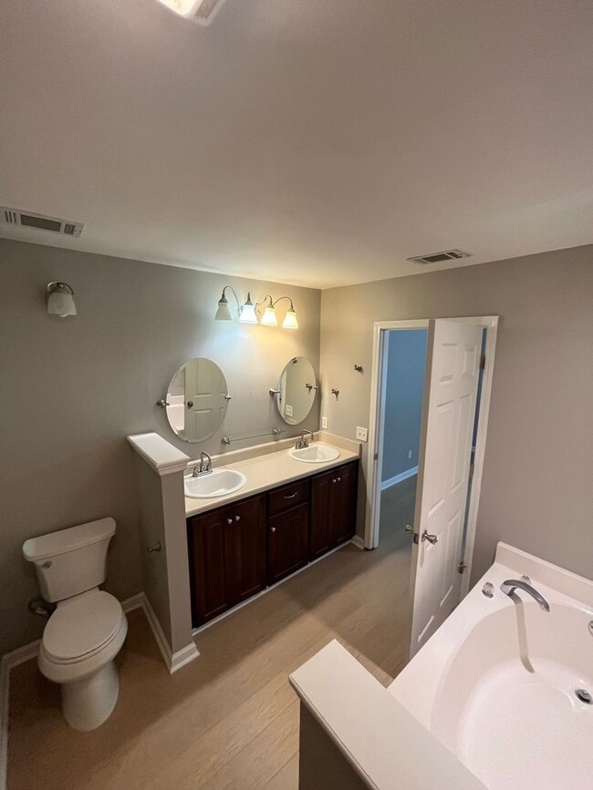 Building Photo - Available now! Spacious 3-bedroom, 2.5 bath townhome in Georgetown