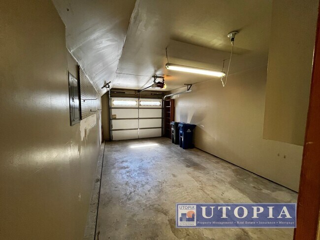 Building Photo - Charming Santa Cruz Townhouse: 3 Beds, 2.5 Baths with Private Patio, Spacious Layout, and Prime L...