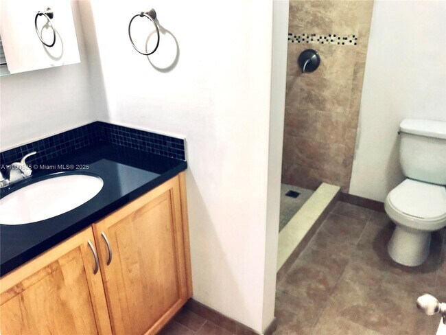 Building Photo - 10440 SW 156th Ct