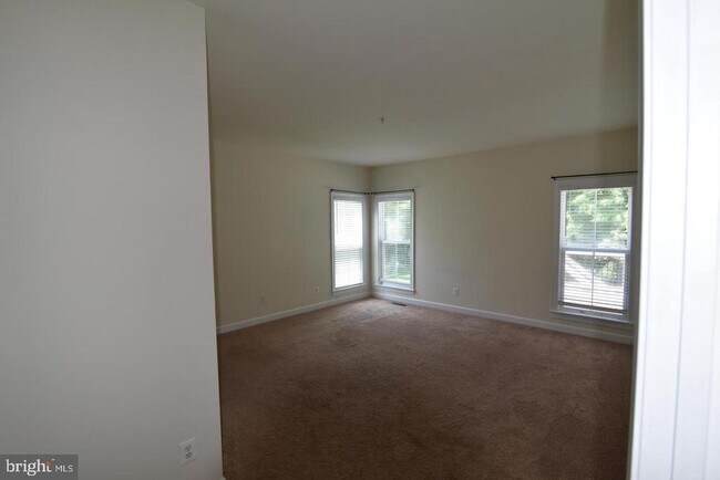 Building Photo - 139 Hokeland Dr