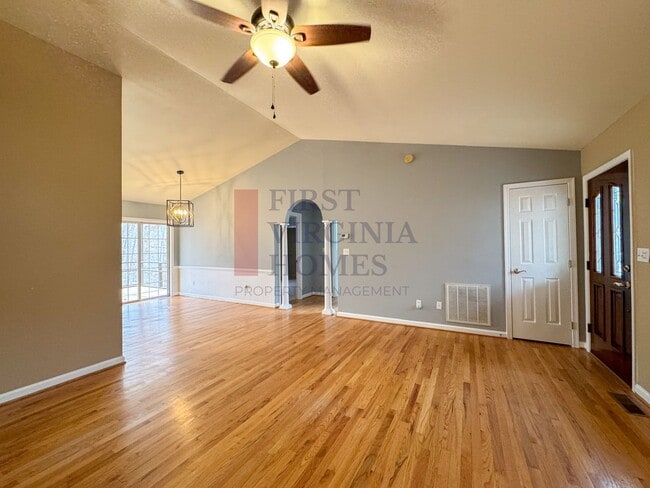 Building Photo - 3 Bedroom/2 Bath Lake Monticello Monticello Rental