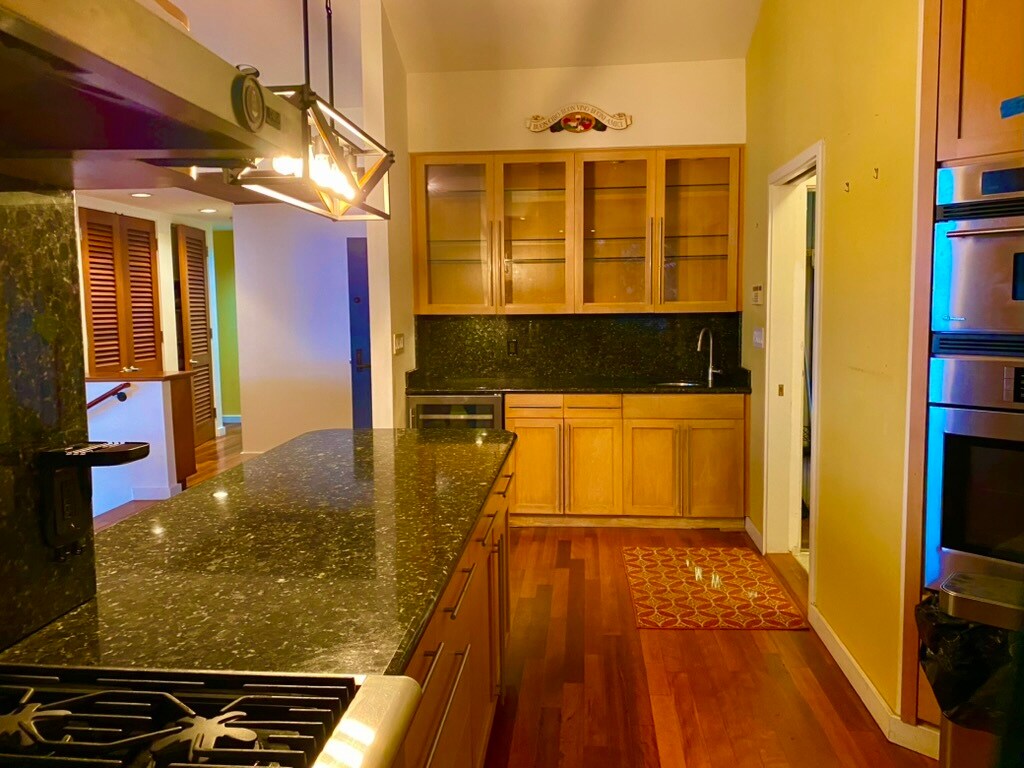 Building Photo - 2158 Halekoa Dr