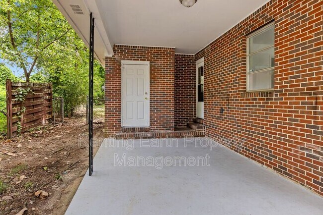 Building Photo - 1133 Woodslee St