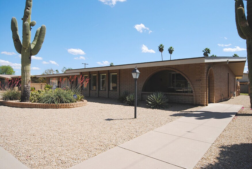 Building Photo - 3703 E Montecito Ave