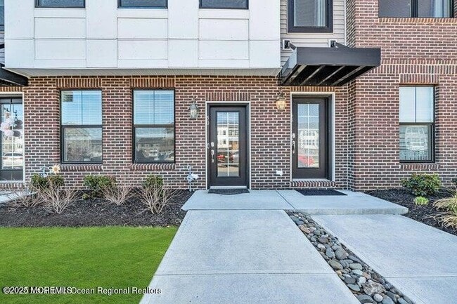 Building Photo - 50 Midway Rd S