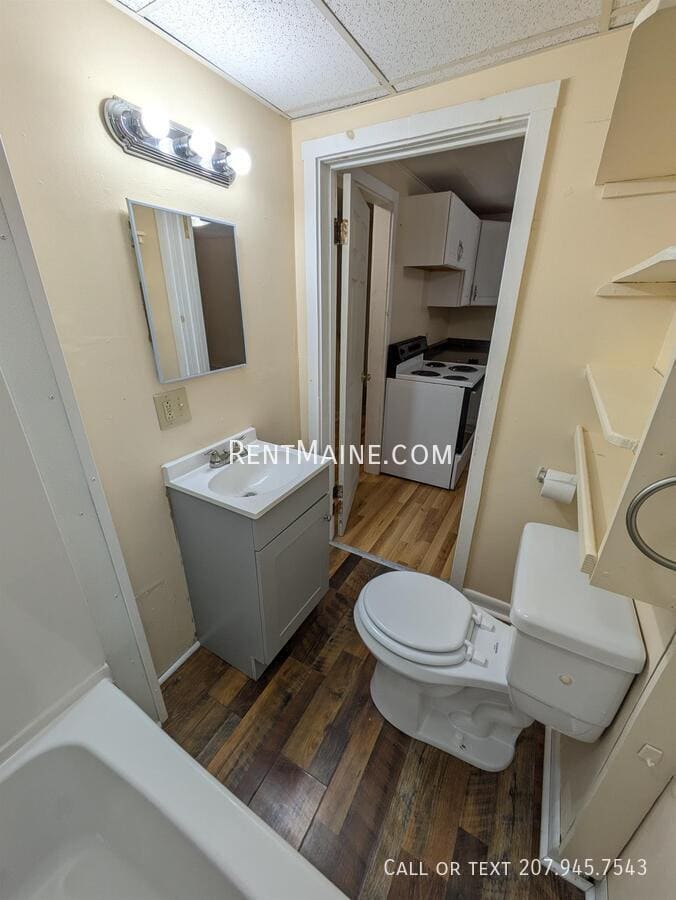 Building Photo - 28 Autumn St