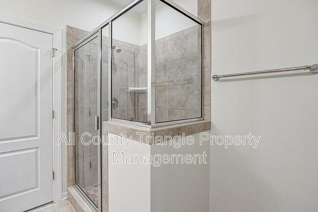 Building Photo - 728 Lampwick Ln