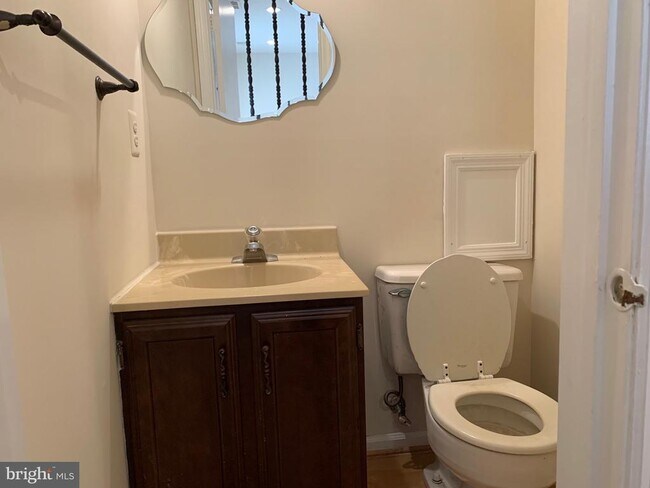 Building Photo - 8200 Aspen Glen Ct