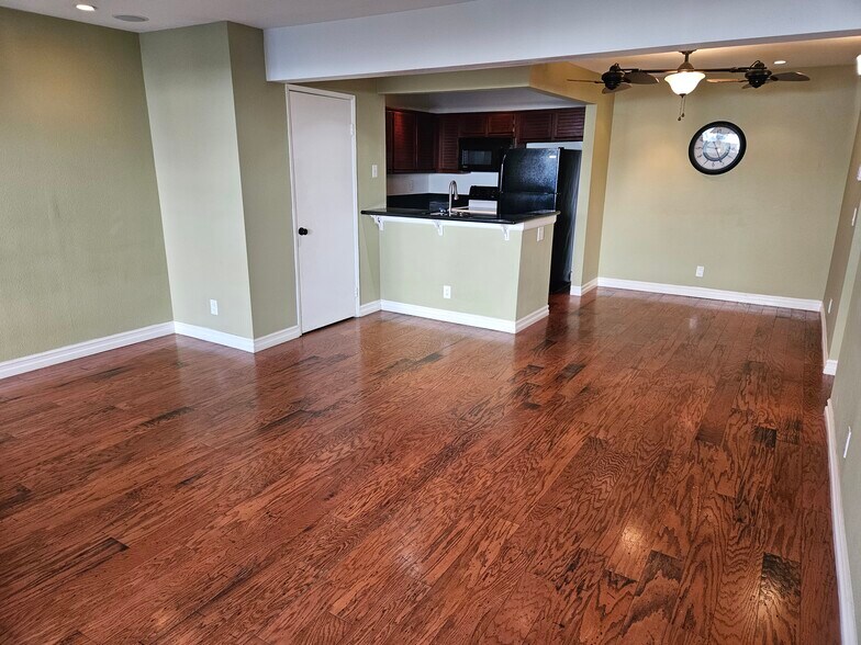 Building Photo - 2519 Chandler Ave