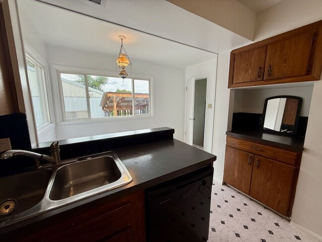 Building Photo - Ideally Located 3 Bed 1.5 Bath Spokane Hom...