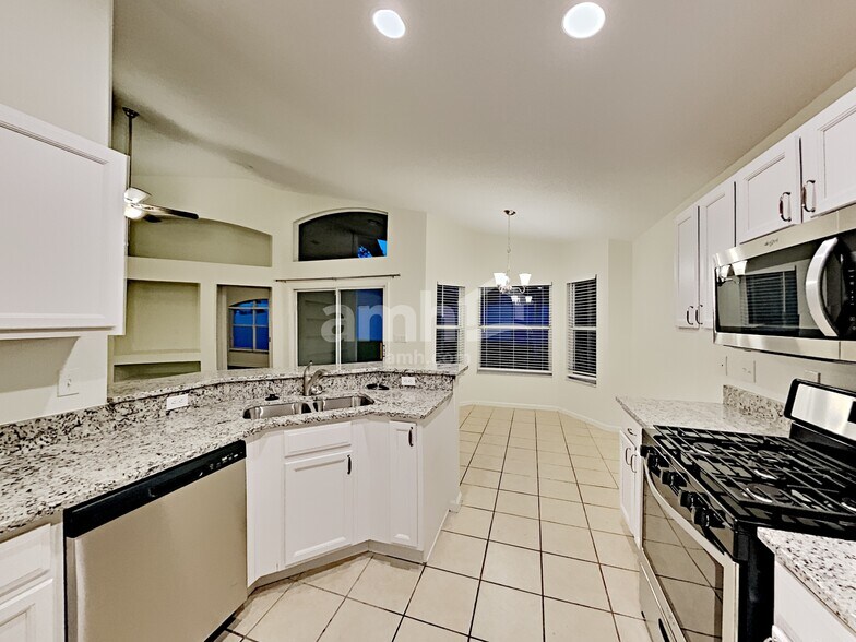 Building Photo - 15854 Bay Vista Dr