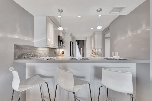 Building Photo - 2707 N Ocean Blvd