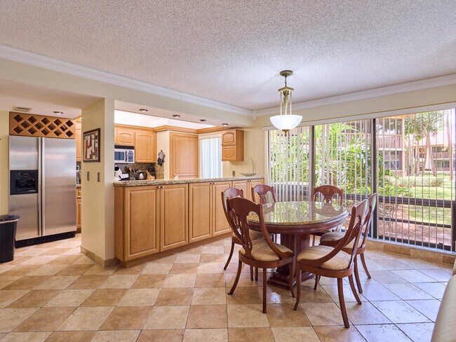 Building Photo - 563 Brackenwood Pl