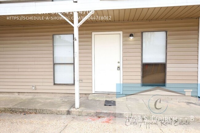 Primary Photo - Centrally located 2 bed, 1 bath apartment