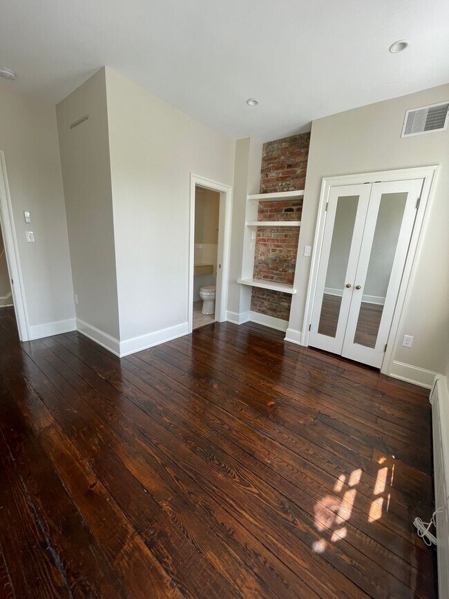 Building Photo - Georgetown Splendor with Garage Parking