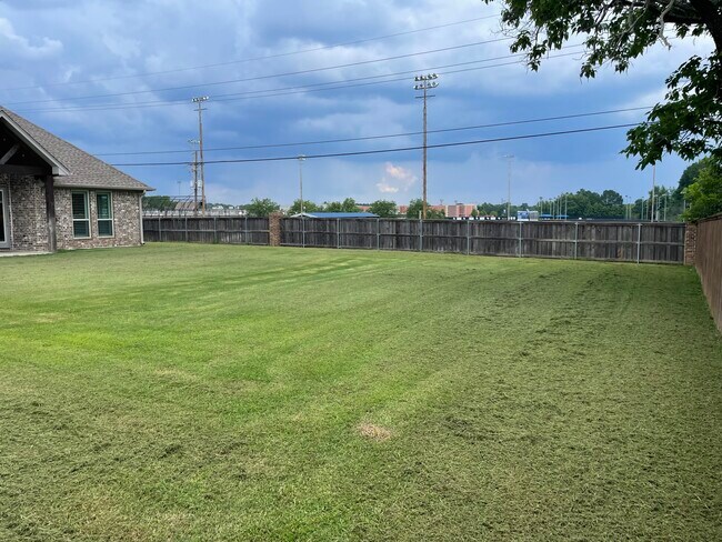 Building Photo - 3900 Gable Crest Ln
