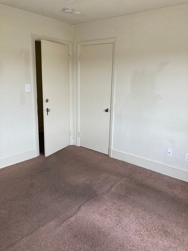 Building Photo - Second Floor One Bedroom Apartment in Aber...