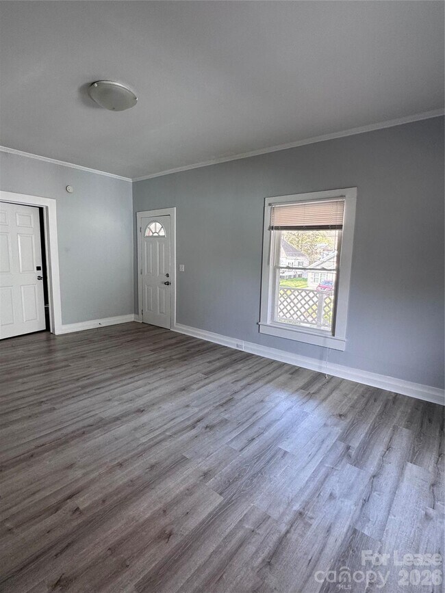 Building Photo - 65 White St SW