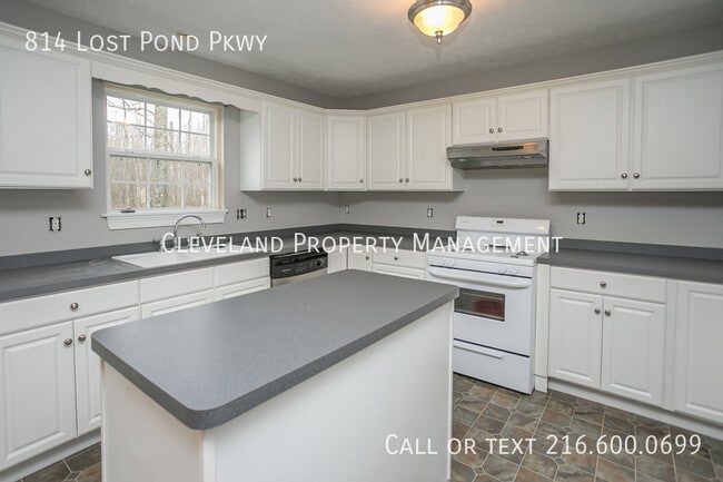 Building Photo - 814 Lost Pond Pkwy