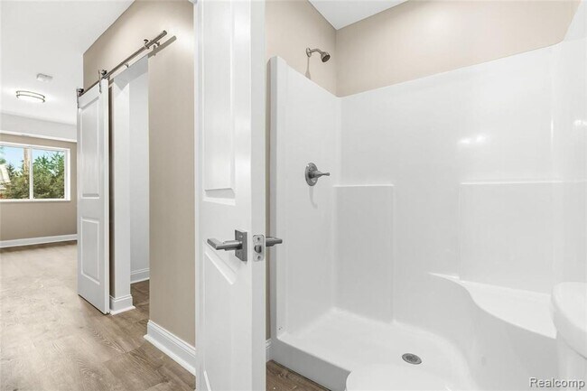 Building Photo - Brand new Rochester apartment close to downtown